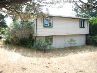 2205 10th St unit 2205 - Florence, OR
