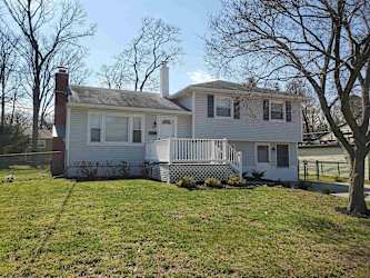 28 W Laurel Dr - Somers Point, NJ