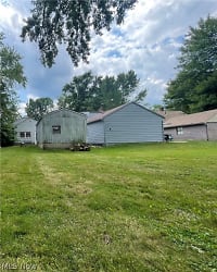 864 W Riddle Ave - Ravenna, OH