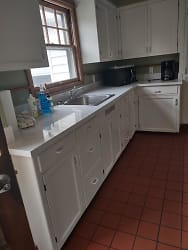 6729 Kitchen, new counters.jpg