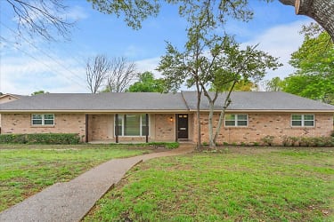 9031 Oriole Drive - Woodway, TX