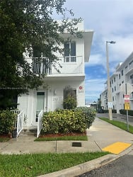 2641 NE 212th Terrace #211 - Miami, FL
