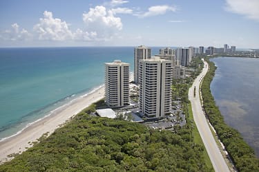 5540 N Ocean Dr #7A - Riviera Beach, FL