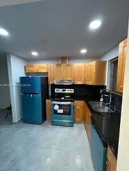 5120 SW 40th Ave #7A - Fort Lauderdale, FL