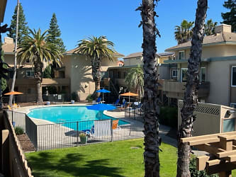 Riverside Gardens Apartments - Sacramento, CA