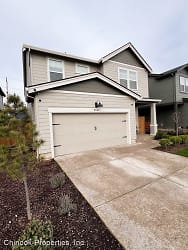 2944 W St - Springfield, OR