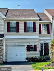 1042 Colin Dr - Royersford, PA