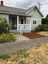 221 W Mary St - Lebanon, OR