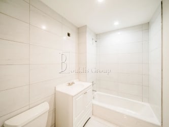 37-15 30th Ave. unit 5A - Queens, NY