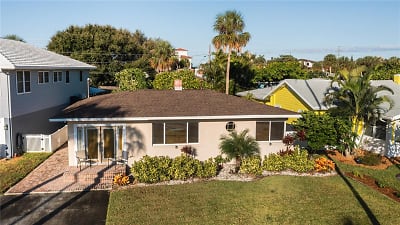 732 Bruce Ave - Clearwater, FL