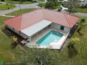 9500 NW 37th Ct - Coral Springs, FL