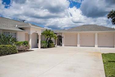 3583 Cape Haze Dr - Rotonda West, FL