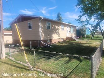506 N Sewell Ave - Miles City, MT