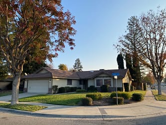 670 Coral St - Tulare, CA
