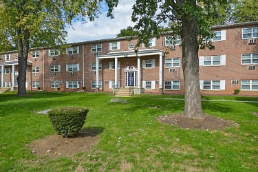 Carlwynne & Hanover Manor Apartments - Carlisle, PA