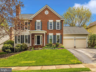 2408 Hunters Chase Ct - Frederick, MD