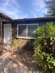 1730 Rogue River Hwy unit 4 - Grants Pass, OR