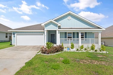 3885 James Stovall St - Bellview, FL