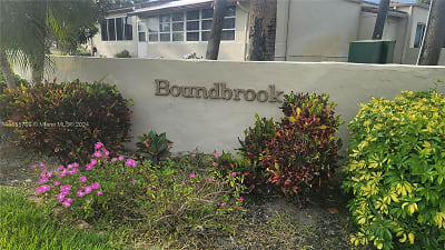 2528 Boundbrook Dr S #104 - West Palm Beach, FL