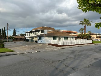 5808 Stockdale Hwy unit 1 - Bakersfield, CA