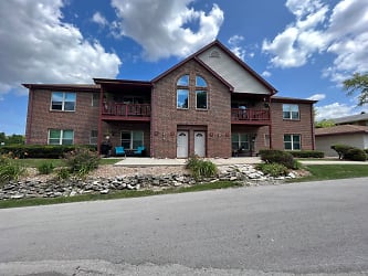 10141 W Cold Spring Rd - Greenfield, WI