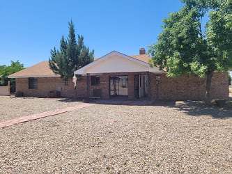 1205 Perion Dr - Belen, NM