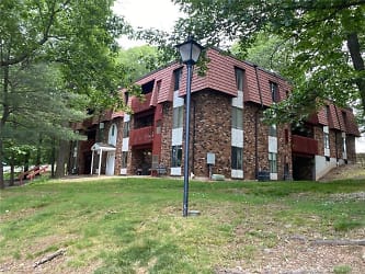 15 Woodsedge Dr 3 B Apartments - Newington, CT
