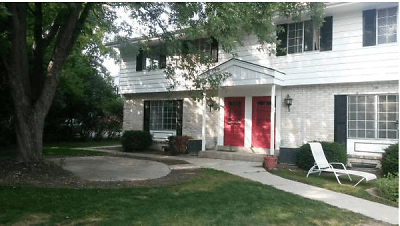 929 N 123rd St - Wauwatosa, WI
