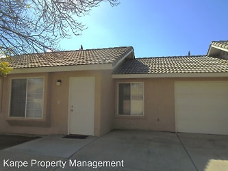 8143 Whitewater Dr unit 3 - Bakersfield, CA