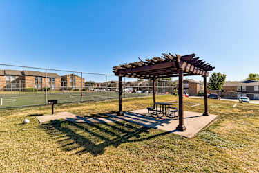 Monarch Pass Apartments - Fort Worth, TX