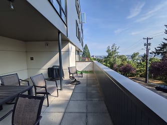 3939 S View Point Ter unit 3D - Portland, OR