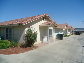 1976 W Roby Ave - Porterville, CA