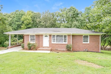 400 18th Court NW - Center Point, AL