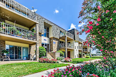Iron Hill Apartments - Newark, DE