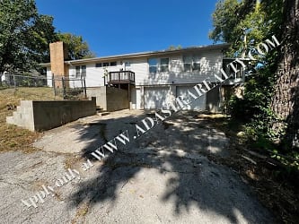 9600 E 18 St S - Independence, MO