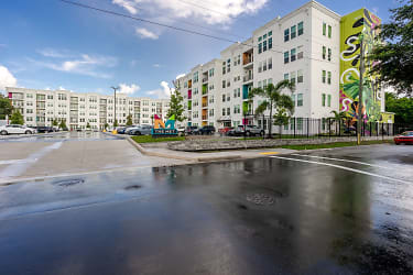 Met Apartments - Palmetto, FL