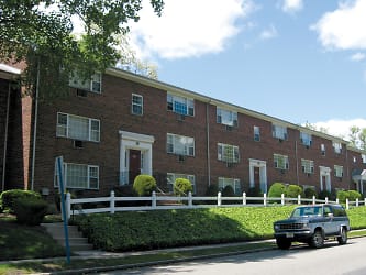 Oak Terrace Apartments - Hackensack, NJ