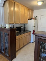 2927 S Delaware Ave unit 8 - Milwaukee, WI