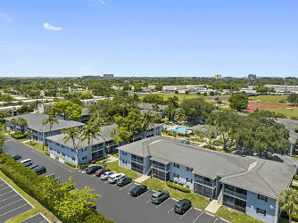 The Village At Eastpointe Apartments - Oakland Park, FL