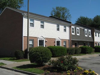Hodges Ferry East Townhomes Apartments - Portsmouth, VA
