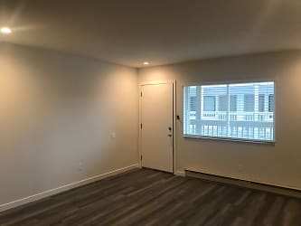 Beautiful NEW 1 Bedroom Units - Blks From Kelley School Of Business Apartments - Bloomington, IN