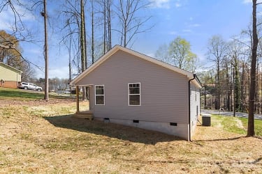 735 8th Ave Ct SE - Hickory, NC