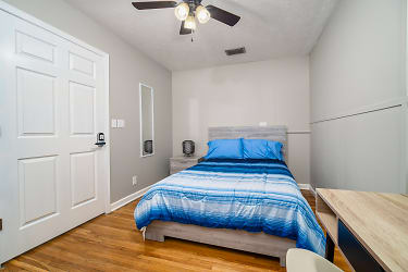 Room For Rent - Jacksonville, FL
