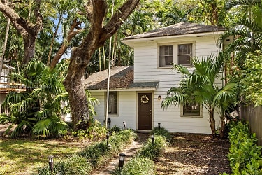743 NW 9th Ave #COTTAGE - Miami, FL