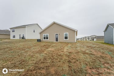 2706 Swarm Ct - Columbia, TN