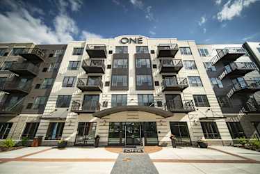 ONE Wheeling Town Center Apartments - Wheeling, IL