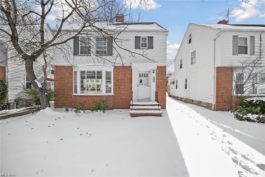 4482 Silsby Rd - University Heights, OH
