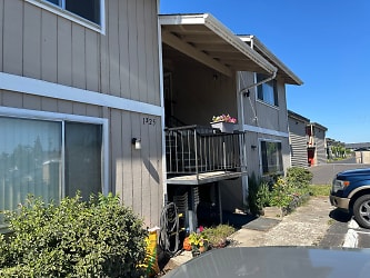 1325 18th St unit 4 - Springfield, OR