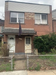 2432 Woodstock Ave unit 1R - Pittsburgh, PA