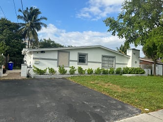4421 NW 34th Ct - Lauderdale Lakes, FL